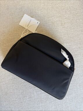 Lo & Sons NWT Nouvelle Crossbody Bag
